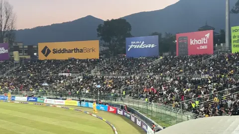 Not new anymore, it’s a full house at TU. Kings take on Royals in Qualifier 1. Let’s hope the better team wins