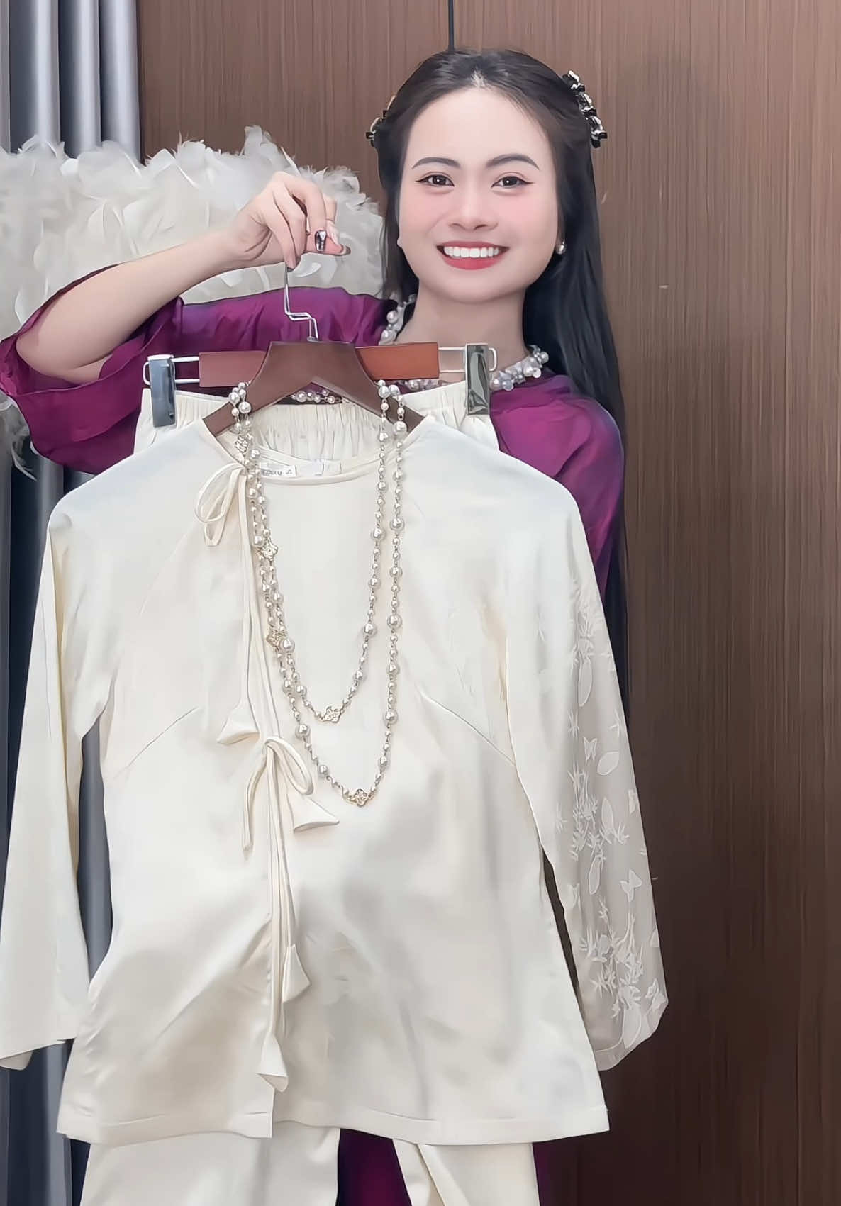 Vải lụa gấm hai da xịn mà còn dệt họa tiết xịn sò thế này