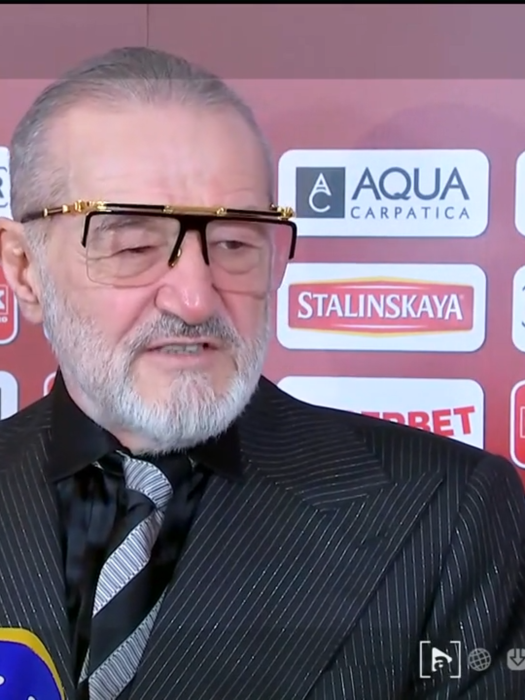 L-a luat râsul pe Gigi Becali când a aflat că premiul pentru investitorul anului nu a ajuns la el. Dar i-a trecut când a fost întrebat de Louis Munteanu. Becali îi închide uşa în nas golgheterului de la CFR