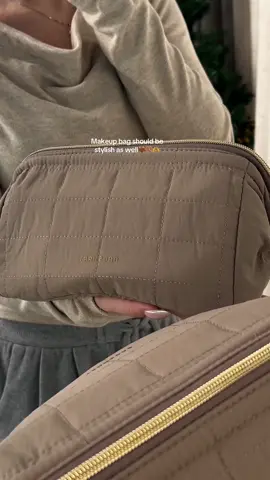 Stylish girls use stylish makeup bag💅🏻#bagsmart #1212 #whatsinmybag #makeup #makeupbag #toiletrybag 