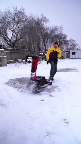 Самый быстрый бензиновый мотосноуборд Sibmaster 4. - ﻿Максимальная скорость 58км/ч - ﻿Вес 78 килограмм - ﻿﻿Российское производство #мотосноуборд, #sibmaster, #сибмастер, #снегоход #сноуборд 