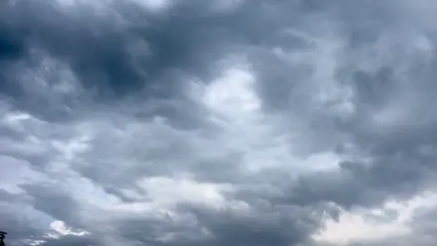 #وليدي_المزيون_الخيال🖤✨ #الاجواء_الجميلة 🌨️🫶🏾#تصويري_احترافي_الاجواء👌🏻🕊😴 #الشعب_الصيني_ماله_حل😂😂🙋🏻‍♂️ 