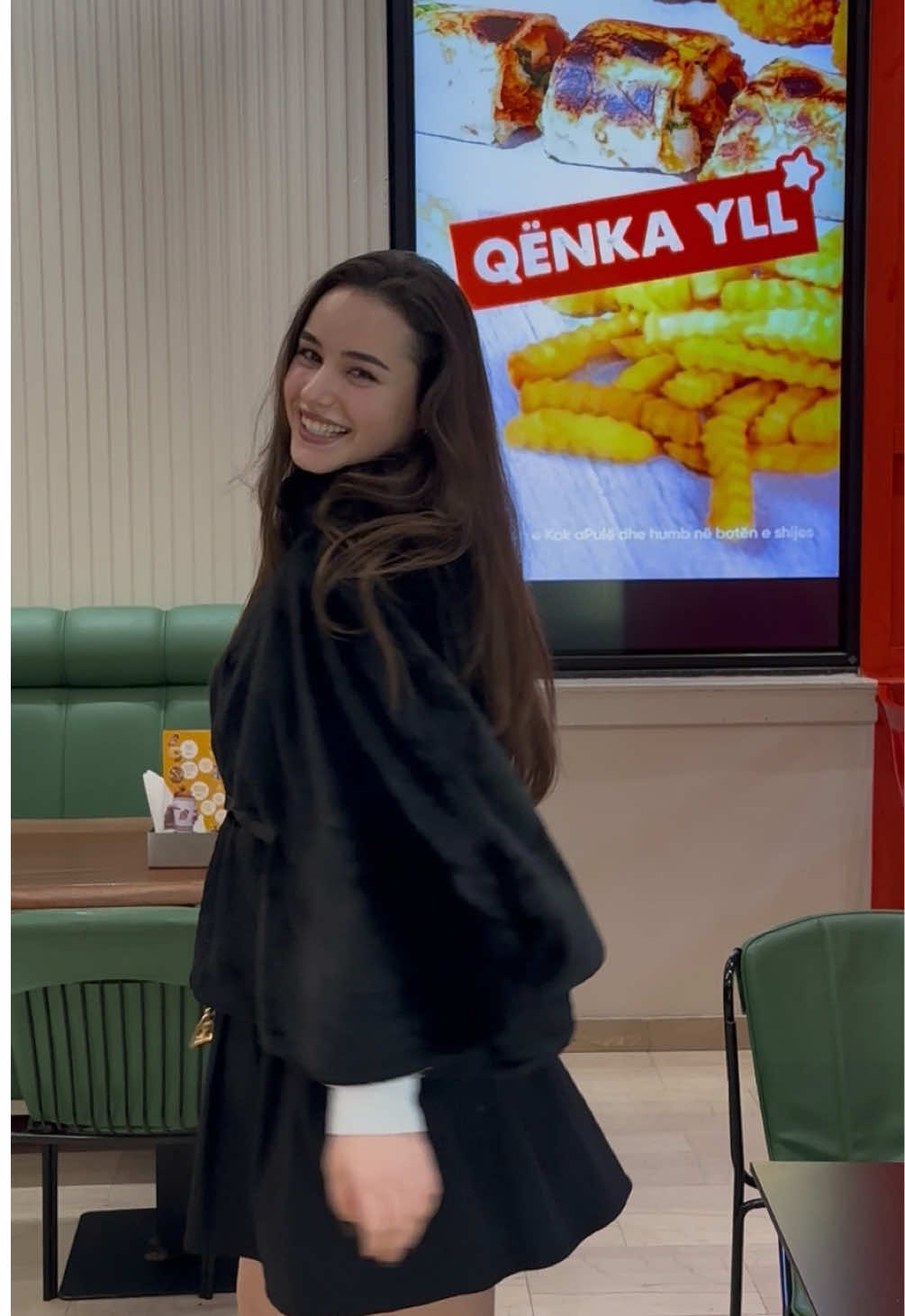 e vetmja dileme duhet te jete “smash or wrap” 🤭 @Kok a’ pulë #smashburger #chickenwrap #tirana 