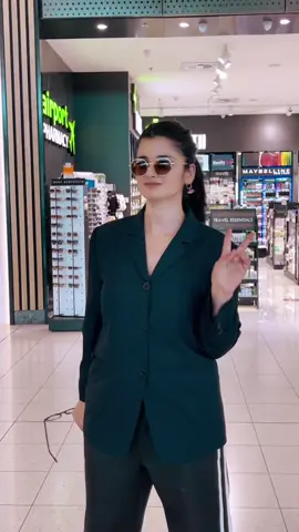 Ignore my unmatched dress please it was 6am in the morning and I was in the airport ☹️❤️#kayapaudyal100❤️ 