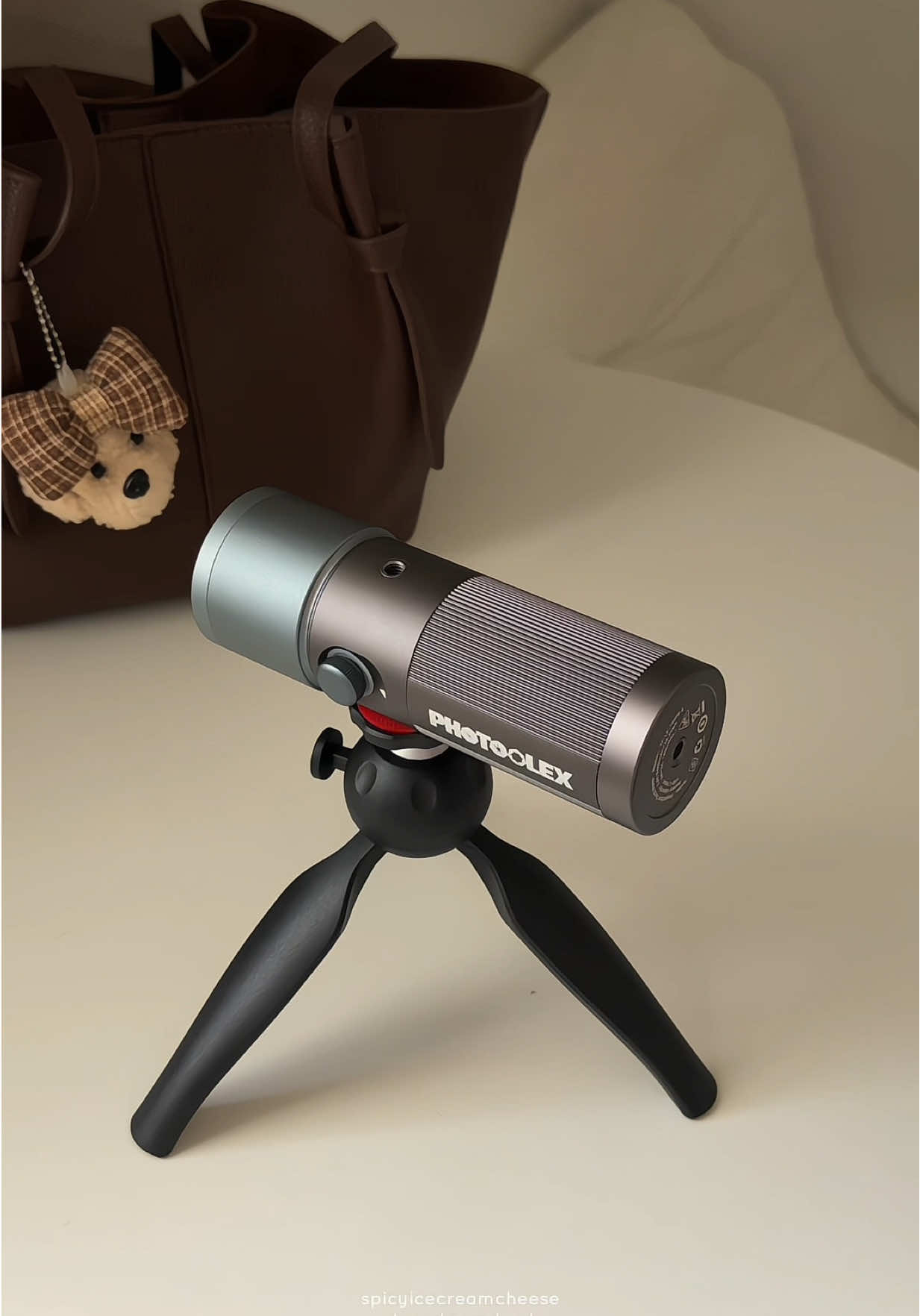 got my dream photography light today, can’t wait to create that perfect warm sunset window effect ✨ @Photoolex.ph #photoolexflashlight #photoolex #photography #contentcreator 