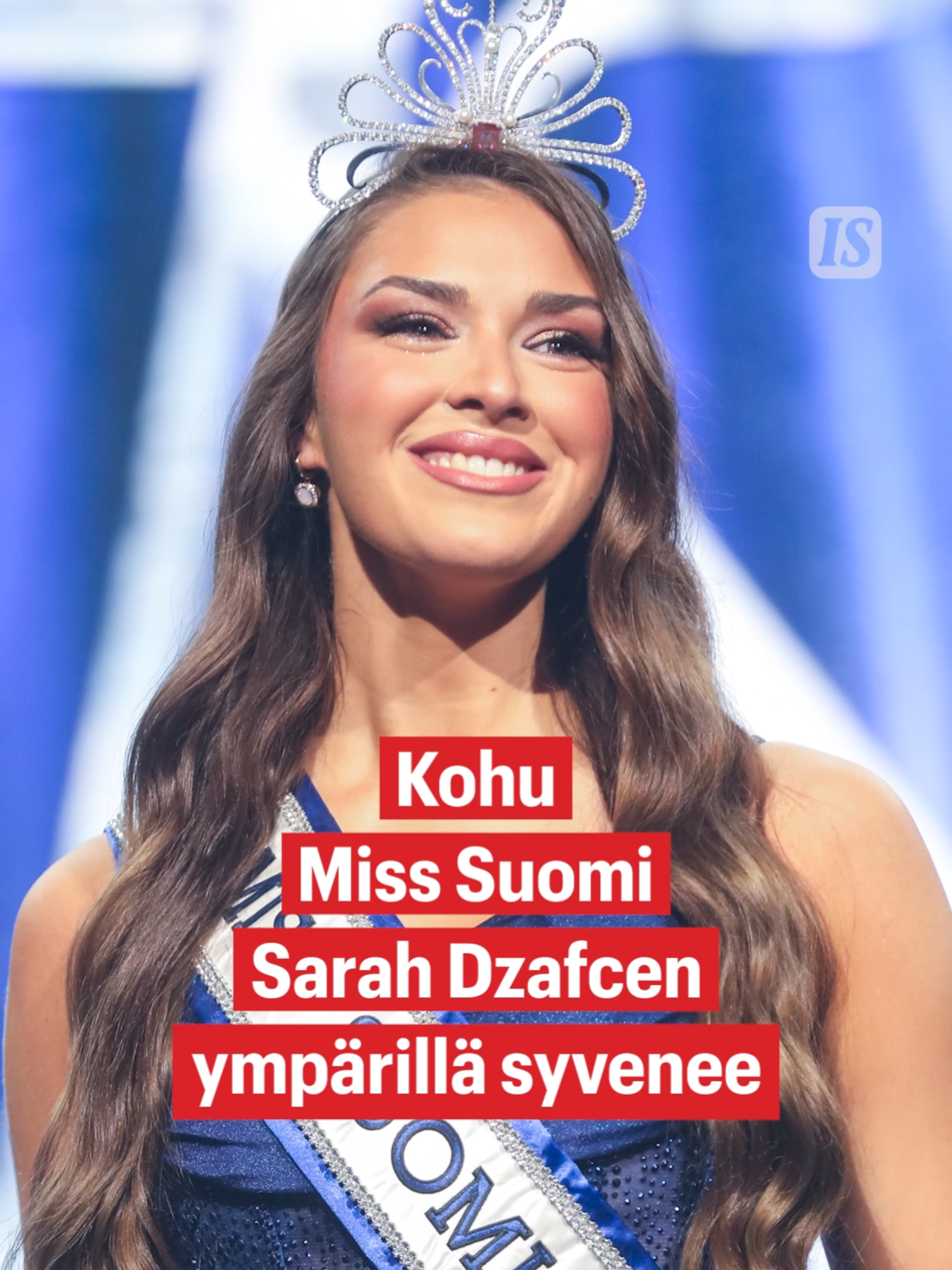 Miss Suomen Sarah Dzafcen ympärillä pyörivä kohu on herättänyt kansainvälisen yleisön huomion. Muun muassa Tiktok-sovelluksessa on levinnyt videoita, joissa kansainväliset fanit ovat kommentoineet Dzafcesta somessa levinnyttä kuvaa. Dzafcesta levisi viime viikolla someen kuva, jossa hän istui ravintolapöydässä ja venytti silmiään rasistisena pidetyllä tavalla. – Kiinalaisen kaa syömäs, kuvassa luki. Videotoimittaja: Mari Kononen #missuomi #sarahdzafce #viihde #viihdeuutiset #iltasanomat