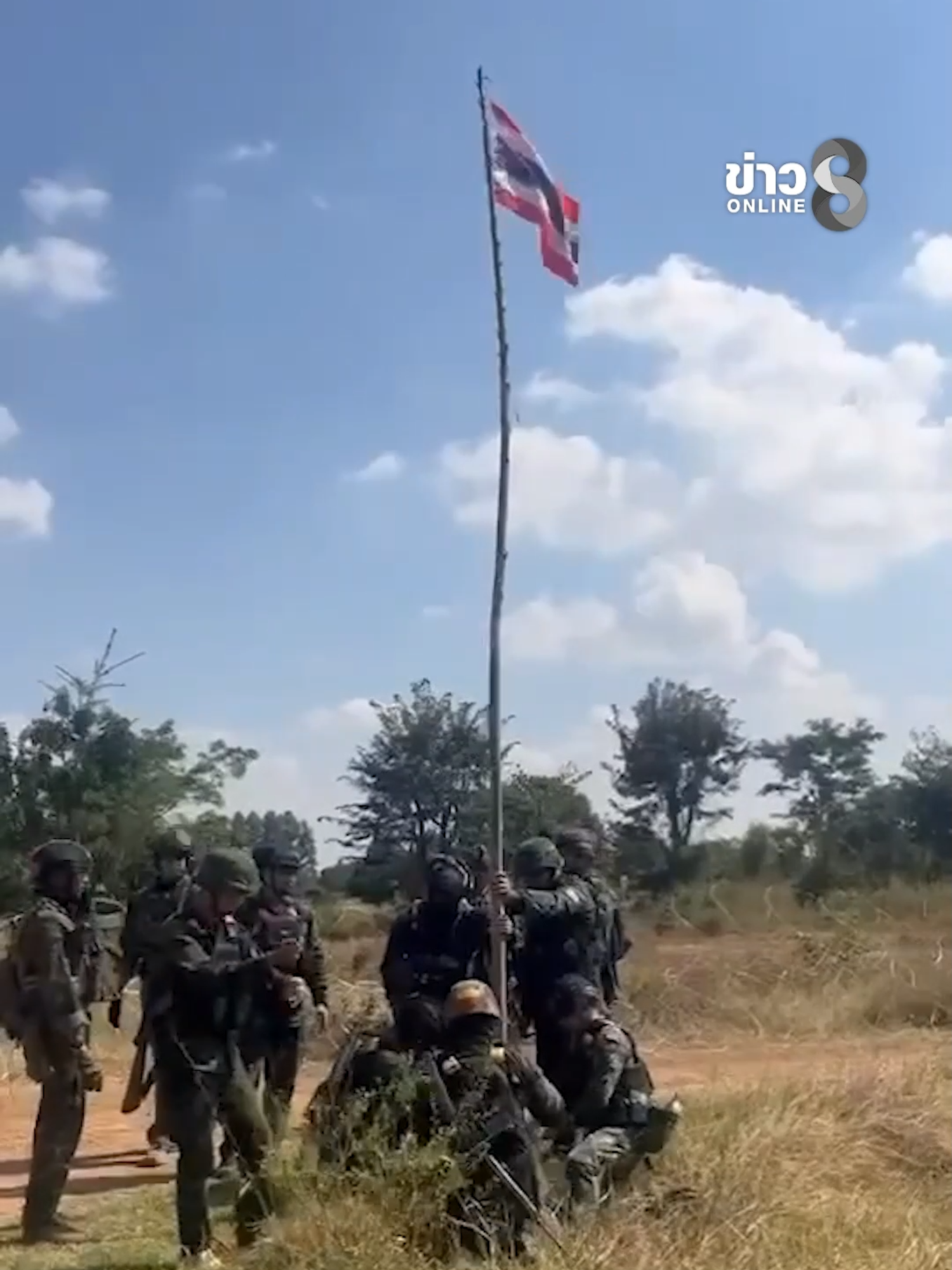 ธงชาติไทยโบกสะบัด! หน่วยเฉพาะกิจที่ 11 เข้าปฏิบัติการทางทหาร สามารถควบคุมพื้นที่ บริเวณบ้านคลองแผง อ.ตาพระยาได้บางส่วน #TruthFromThailand #ไทยกัมพูชา #ลุยชนข่าว #ข่าวช่อง8