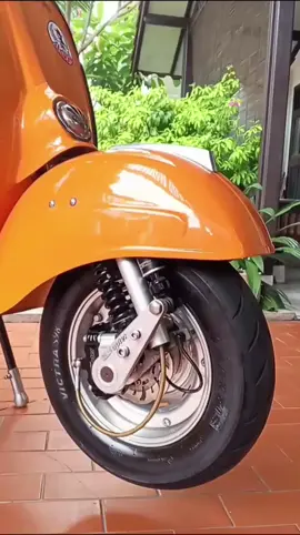 Yellow Blow #alhamdulillah #cuwaxculong #vespaengine #vespadetailing #bogor 