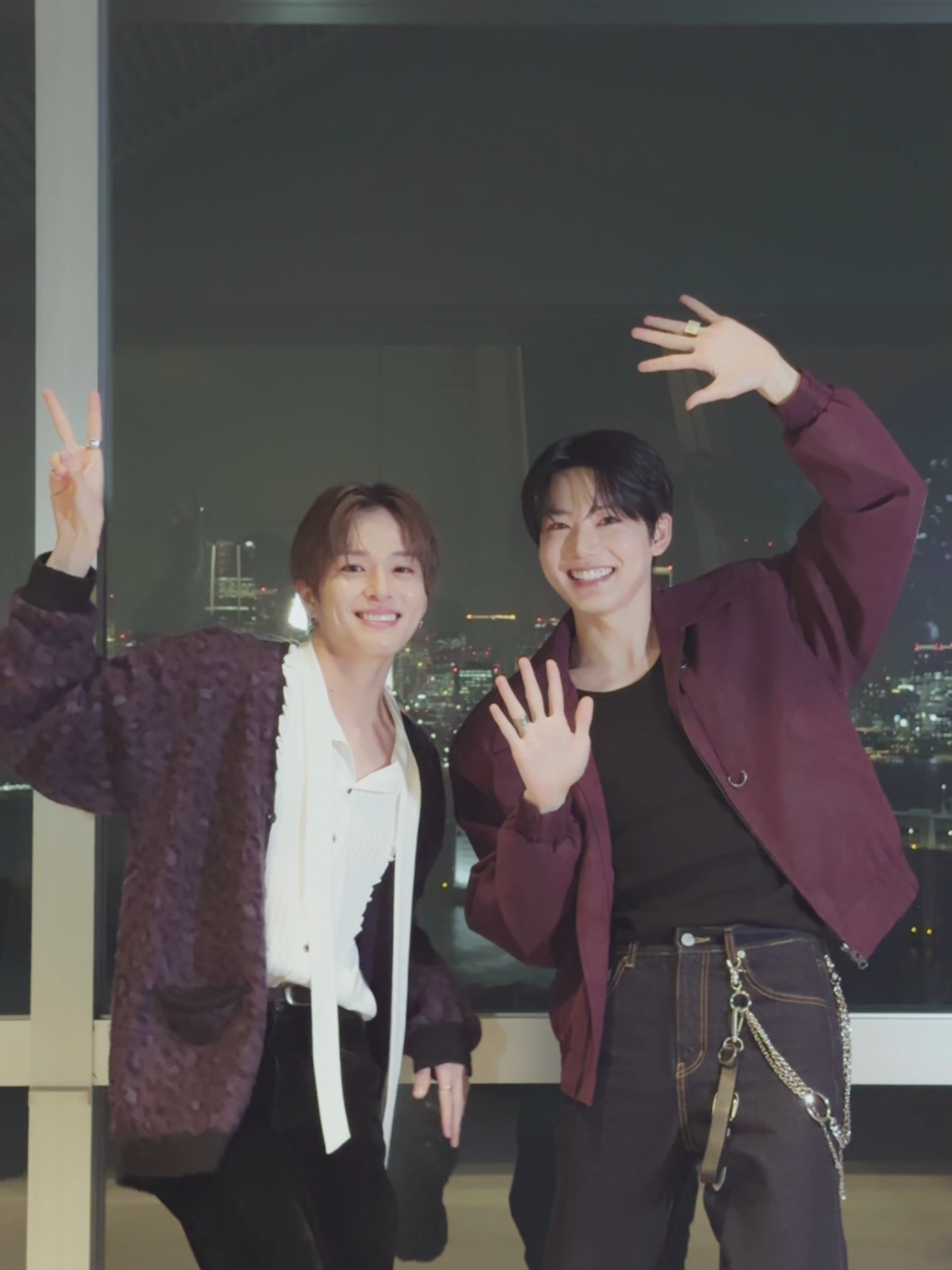 [💎] #PARADISE_JPVer_challenge  with JUNKYU & ASAHI 🩵 HAPPYな気持ちになれる手振りダンス動画❕ そして... 動画の最後には 撮影裏側の BEHIND THE SCENES も👀💓 ぜひ チャレンジしてみてくださいね💪✨ #TREASURE#トレジャー #JUNKYU#ASAHI