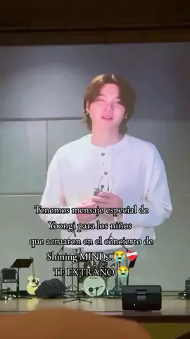 Yoongi envió un mensaje especial en video  para los niños en el concierto de Shining Minds, su sonrisita lo extrañé tanto 😭💘 