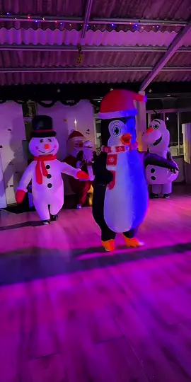 Llegan los personajes navideños a poner diversión 🎉🎄#navidad #personajes #grinch 