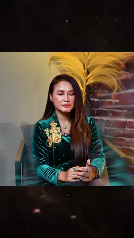 Nyai Ratu Ayu Losari bilang, gambaran yang dia lihat soal bencana nggak cuma berhenti di Sumatera. Yang bikin makin ngeri, menurut beliau ada visual genangan air yang sangat tinggi, seolah-olah meluas ke banyak wilayah. Dan bukan cuma satu daerah… Katanya, efeknya bisa “narik” sampai Sulawesi, bahkan Jawa ikut kena imbas dalam gambaran itu. Ingat! ni hanya gambaran yang beliau rasakan, bukan info resmi, bukan prediksi pasti, dan bukan laporan dari pihak mana pun. 🔗 Pembahasan lengkapnya ada di YouTube Haluan Misteri. Link ada di bio. #HaluanMisteri #RatuAyuLosari #MisteriNusantara #Viral 