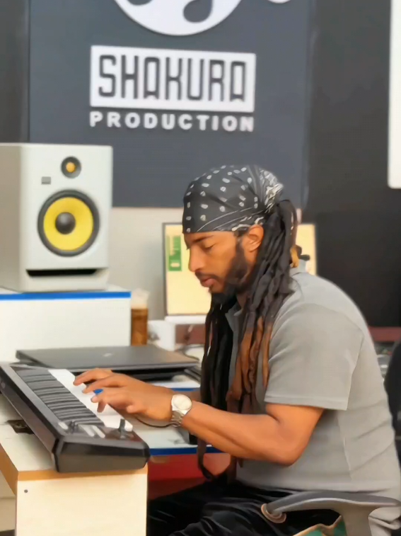 ።።ዘረፈችኝ።።  ሀሙስ ማታ በ ሆፕ ኢንተርተይመንት ይለቀቃል good Luke @dawitmengistu 