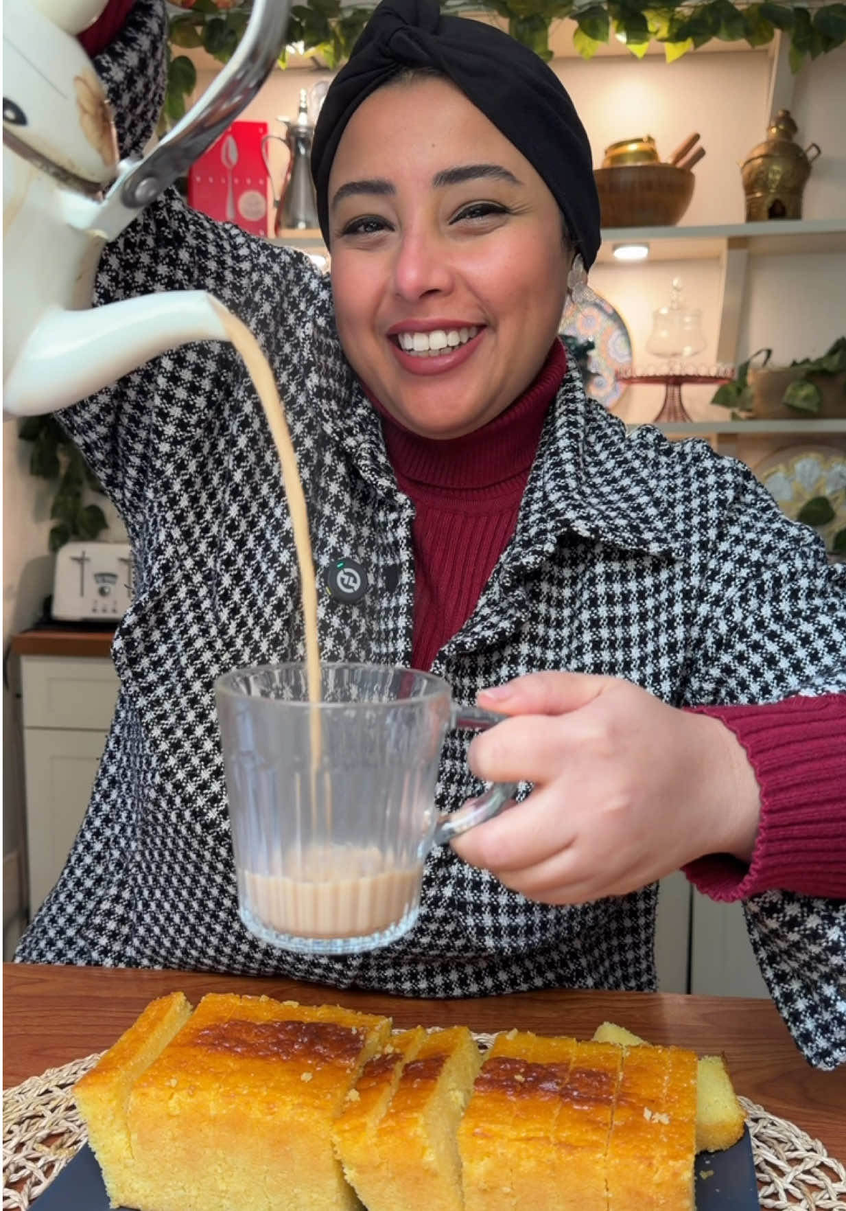 كيكة اليوسفي  المكونات:👇👇👇 ٣ بيضات  عدد ٦ يوسفي منزوع البذر  كوب سكر  كوب زبادي ٣/٤ كوب زيت نباتي  ڤانيليا  ٢ كوب دقيق  م كبيرة بايكنج بودر  ١/٢ م بايكنج صودا رشة ملح #tiktokcookbook #WhereToEat #LearnOnTikTok #وصفات_سلمي_صالح #كيك 