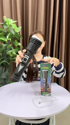 Đèn pin chiếu sáng#xuhuongtiktok #denpinsieusang 