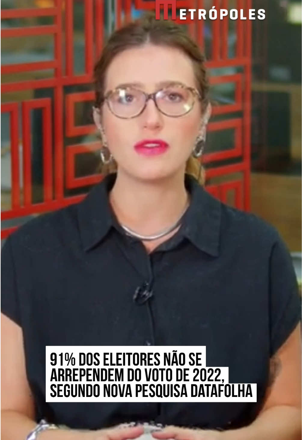 Nove em cada 10 eleitores não se arrependem do voto para presidente nas #eleições de 2022, de acordo com a nova pesquisa do #Datafolha, divulgada na noite de segunda-feira (8/12). ▪️ 91% não se arrependem dos votos para presidente em 2022; ▪️ 8% dizem ter se arrependido; ▪️ 1% não sabem ou não responderam. Os números são semelhantes entre os dois candidatos que disputaram o segundo turno da eleição. Entre eleitores do presidente Luiz Inácio Lula da Silva (PT), 91% não se arrependem do voto. Já entre quem votou em #JairBolsonaro (PL), 92% afirmam que não mudariam o voto. #tiktoknotícias  📹 Metrópoles