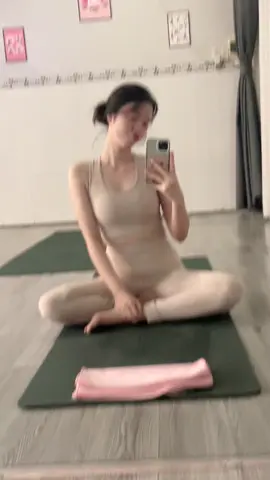 Bé chăm chỉ đến lớp lúc 5h sáng ... trời còn lạnh và điểm danh numbers 2 🤭🤭🤭🤭🤭🤭#chuanbidontet 