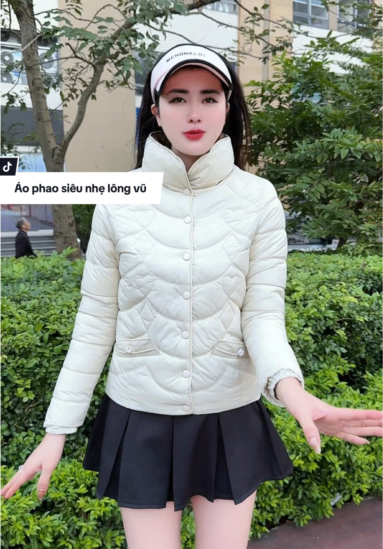 Gió mùa về làm con phao siêu nhẹ này vừa ấm vừa sang #thudongxudaily #aophao #aophaonu #aophaosieunhe #aophaolongvu 