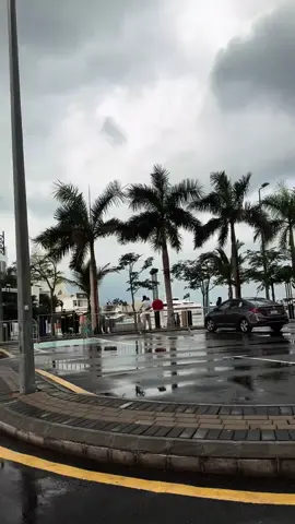 ‏حيّ الله الأجواء الحلوة ؛ قولاً وحُباً 🌿. #جده #مطر بداية #شتاء #تصويري #اكسبلور 