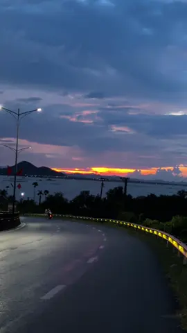 Đôi khi chúng ta không khóc vì sự chia ly, mà rơi nước mắt vì những thứ đã từng nói với nhau. 