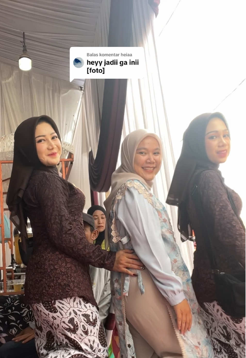Membalas @heiaa  Akhirnya jadi videonya setelah penantian panjang 😭🙏🏻 Aslinya emang tamunya banyak banget ya kan @tinaaaaaaaa @fikaa  #outfit #outfitkondangan #oufitcheck 