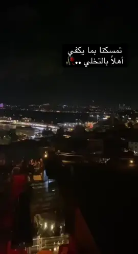 الوحدة مملة، لكنها أكثر انصافاً من ضجيج يمتلئ نفاقاً.