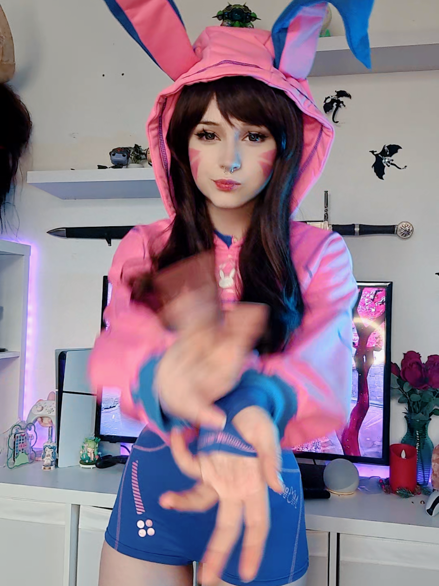 finally cosplayed Dva again 🩷 #cosplay #dvacosplay #overwatch #overwatchcosplay #hanasong 