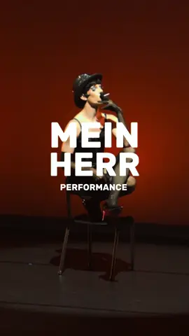 Mein Herr ! Performance lors du spectacle Fosse Verdon de l’école EIMD Erik Satie au Théâtre de l’Arsenal ! 🌟 Merci aux sublimes danseuses qui ont partagé la scène avec moi🤍 📩 Pour toute demande de booking (événements publics, privés, etc…) : par mail treshadollaj@gmail.com (ou directement en DM 😉) Prêt·e à faire briller votre événement avec Tresha Dollaj ? 🌟 #drag #dragqueen #diva