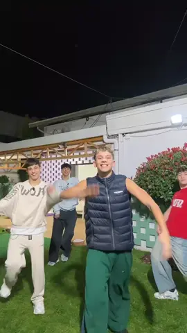 @Amici Ufficiale @A L E X🥥 @EF @pierrr💋 