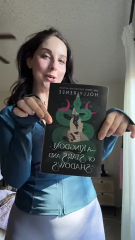 Outfit of the day + book of the day 📕💁🏻‍♀️