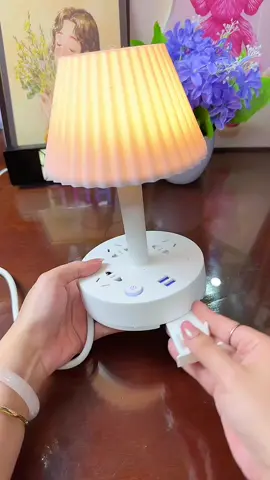Đèn để bàn thông minh, đèn ngủ để bàn có ổ cắm sạc @Phương Chăm Chỉ  @Phương Chăm Chỉ #denngu #denngudeban #denngudecor #phuonggiadung7 #xuhuong 