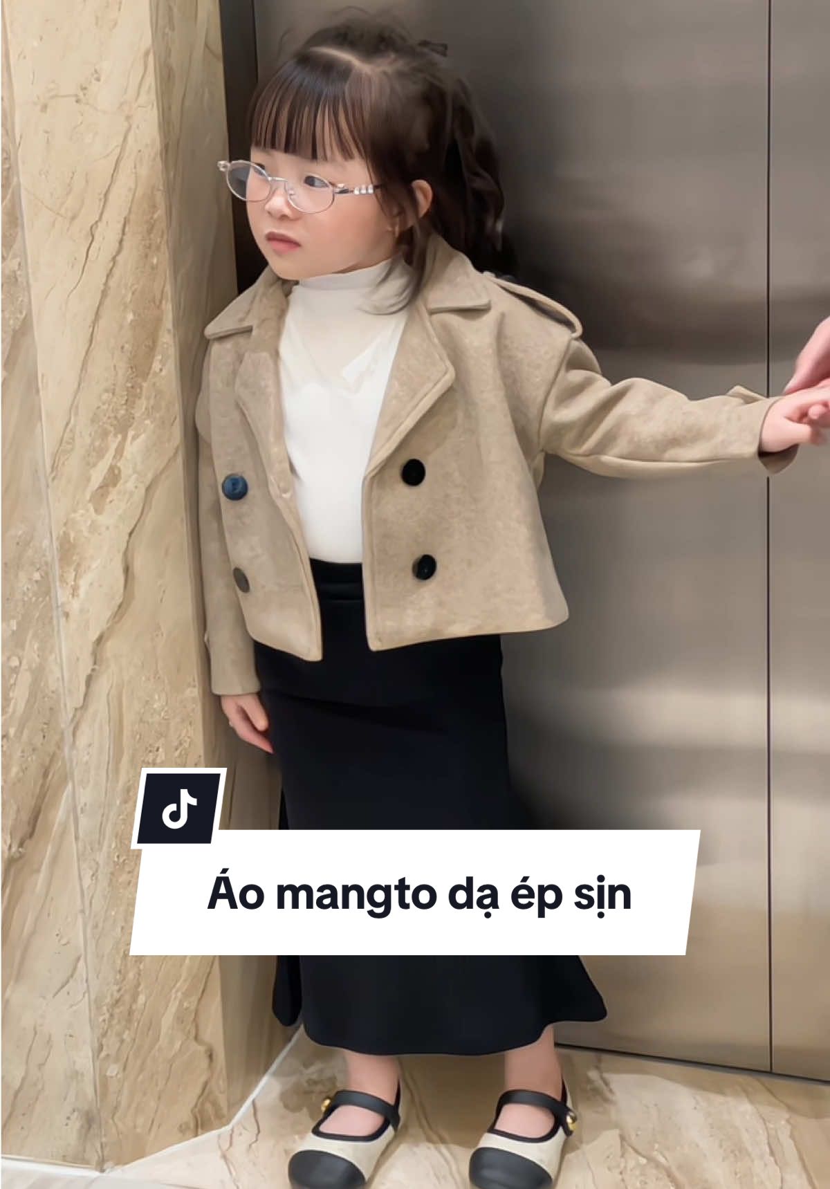 Vào vai cô thư kí 😁 áo xinh quá hengggg #aomangto #aodaep #aokhoacchobe #aomangtochobe #xuhuong 