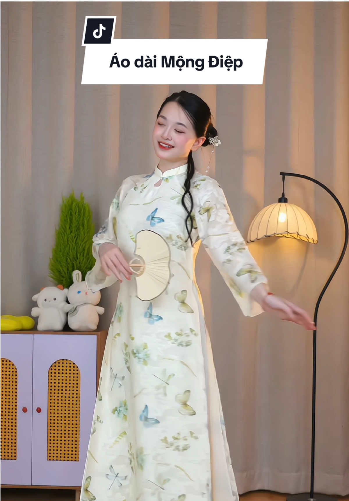 Phần 26: Thử thách 100 ngày tìm áo dài Tết và hôm nay là ngày thứ 26. Cứ bị mê em áo dài này ấy chị em ạ, nó xinh lắm, xinh xỉu luôn ý #lendocungkapi #aodai #aodaitet #tet #aodaicachtan 