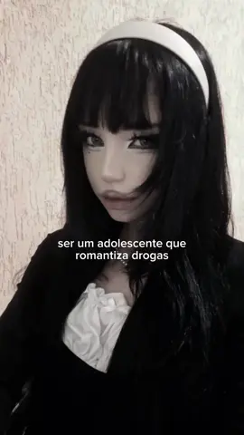 oque mais me irrita são adolescentes que romantizam coisas problemáticas achando um máximo #fyp #foryoupage 