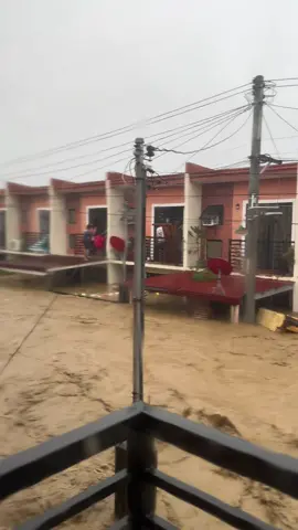 #HeavyRain #FloodAlert #NaturePower #DisasterVideo 