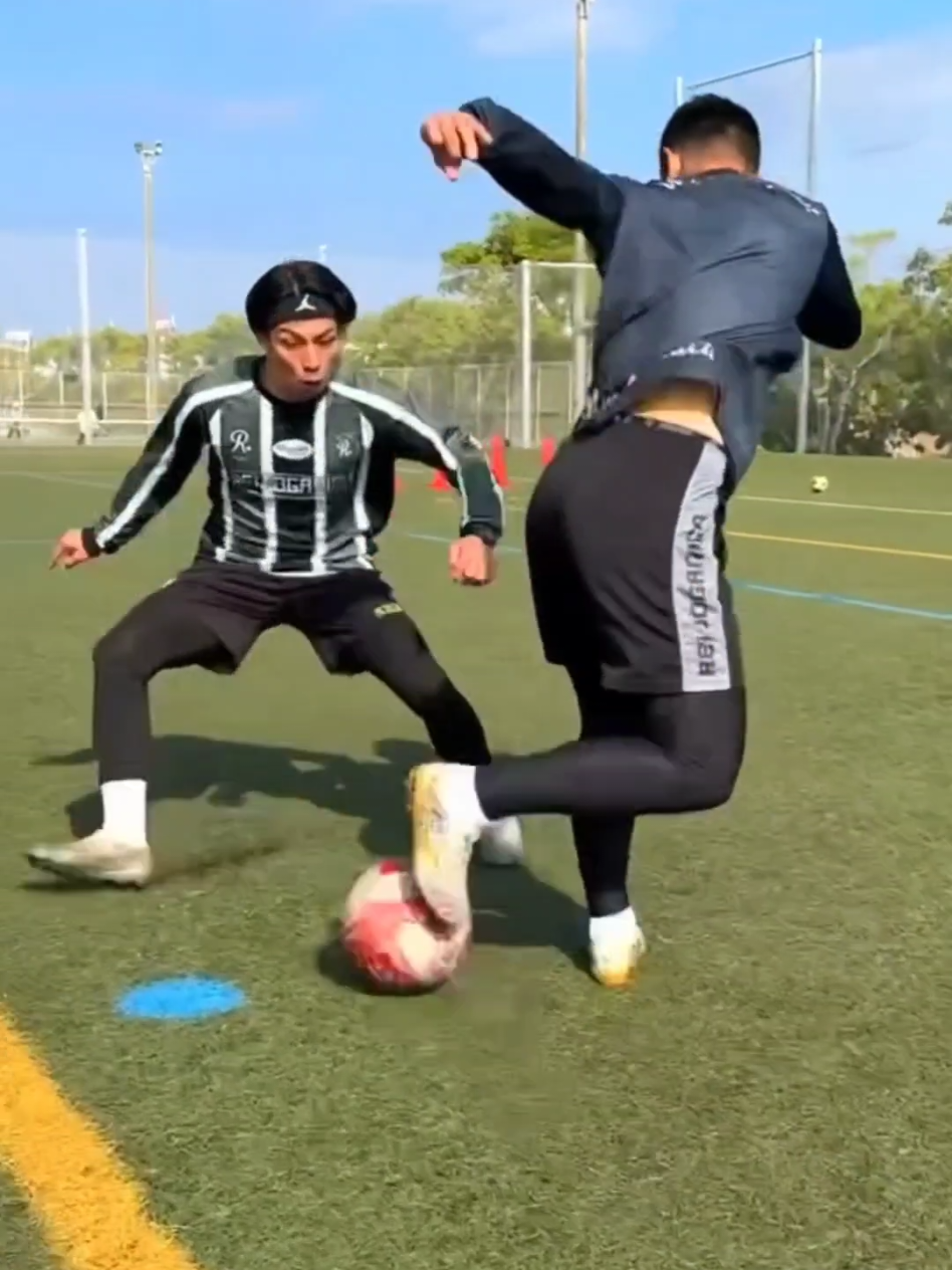 Daily Dribble Skills Tutorial|Tuesday| #skills #football #danielauthur10 