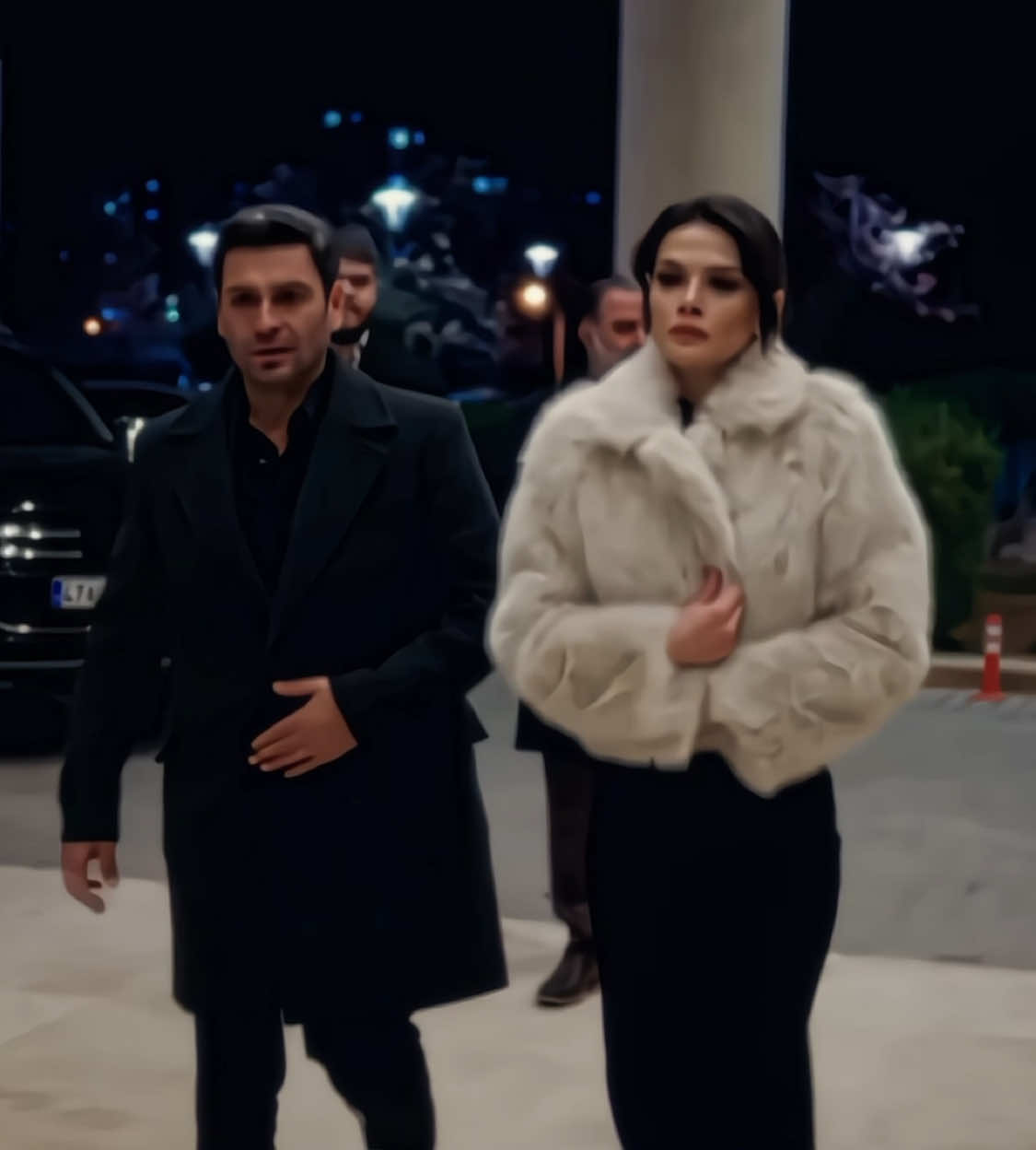 their walk 😍 #albora #alyaalbora #cihanalbora #walk #fyp ll @Uzak Şehir 