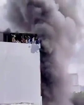 Setidaknya 22 orang tewas dalam kebakaran di Gedung Terra Drone, sebuah gedung perkantoran di Jakarta, Indonesia, yang dilaporkan dipicu oleh ledakan baterai drone lithium. #drone #battery #terradrone #gedungterra #gedungterradrone 