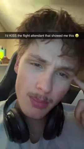 Shout out to the flight attendant that showed me Stayla.ai #travellife #travelhacks #traveltips #traveltiktok #flights 