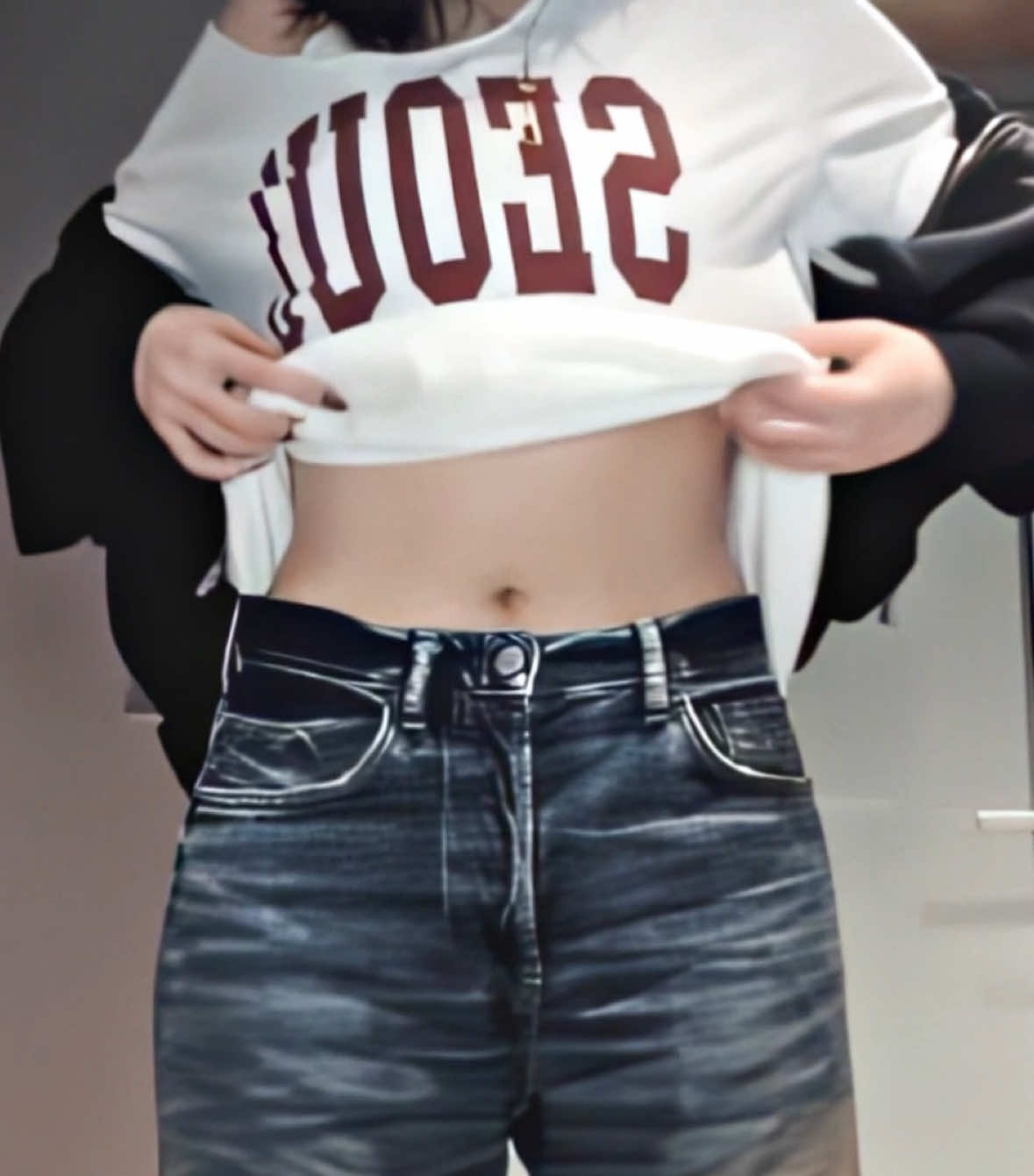 eat me out if i’m wrong but doesn’t ur shirt say tokyo?  ac drkho1d cc/quality wandaaeps some shakes t7tes radial blur corpcse #huhyunjin #lesserafim #yunjinedit #kpop #edit  le sserafim yunjin 보고싶어어어어 i miss you so much weverse live outfit check sakura chaewon kazuha eunchae december 9th 12/9/2025 