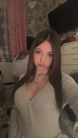 oopsie dropped my phone #fyp #polishgirl #foryoupagee #viral #baddie 