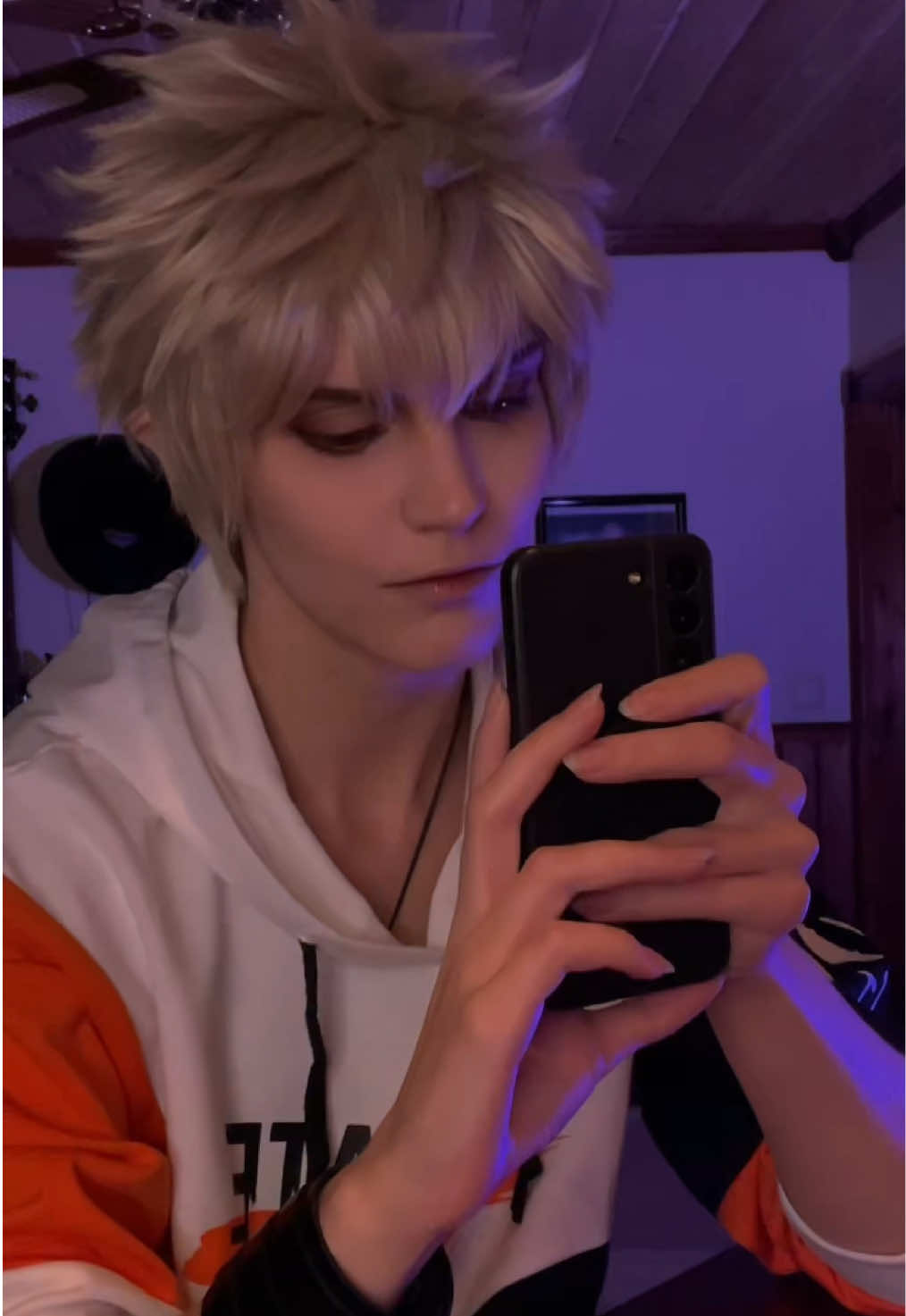 Baku comes back to the bar next evening but not for a drink. #shinsou #shinsoubarau #bakugou #mha 