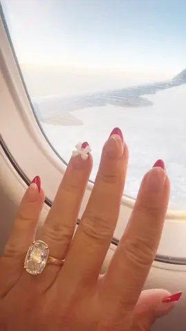 Vacation hits different when your nails match the vibe 🎄 🎅 like the universe knew you were coming 😌💅 #pressonnails #vacationnails #NailInspo #TravelVibes #Aesthetic @Glamnetic 