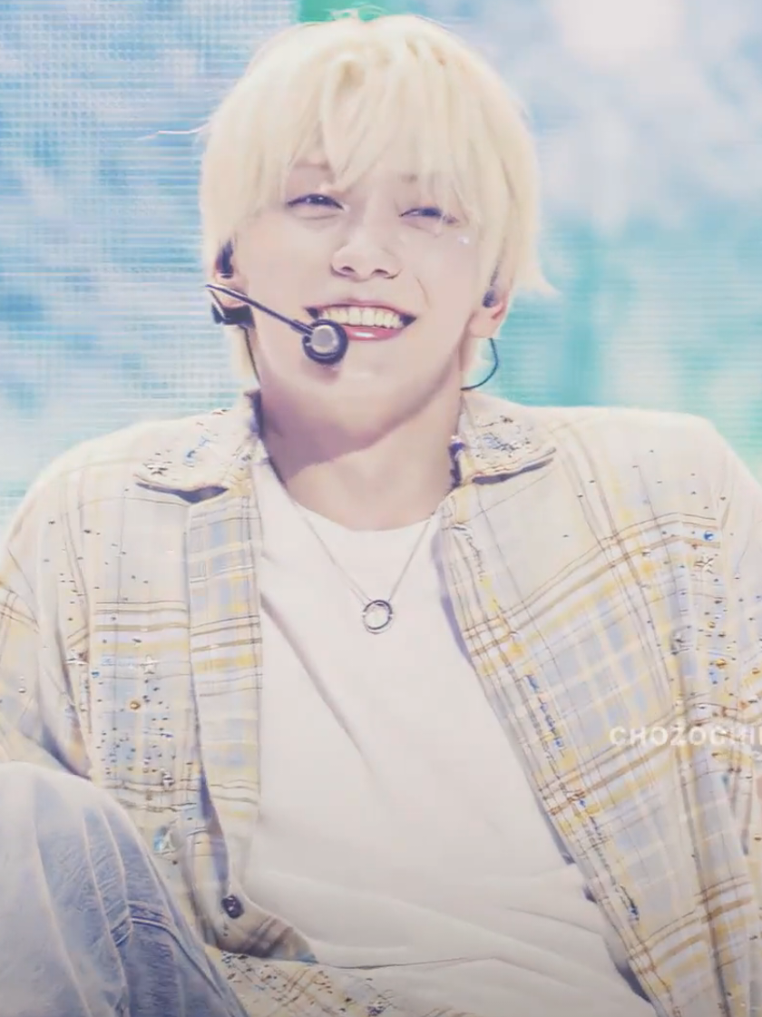 His smile is so big and bright that he disappeard for a while hihi #soobin #txt #choisoobin #soobintxt 