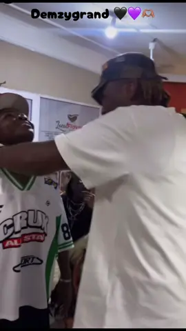 Nos donneurs de joie 🤩 @Endurancegrand @Demzy BaYe @TB&E-FRANCOPHONE💜🖤 #fyp #viralvideos #pourtoi #endurancegrand #demzybaye 