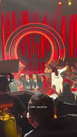 Sebelum tidur up dulu vt si anak polos @da7_zahrasima01 dan kakaknya @LADY RARA akhirnya mereka di satuin benar-benar di buat ngakak sama tingkah mereka berdua,apalagi perang D’boss sama D’sultan gak ada capek nya mereka joget-joget yg super aktif gtu🤣 pokoknya sukses selalu untuk kalian berdua dan lancar juga rezekinya aamiin. Jangan lupa follow,like,komen dan share ya guys😚 #fypシ゚ #da7indosiar #zahrada7 #ladyrara #zahrashineofficial 