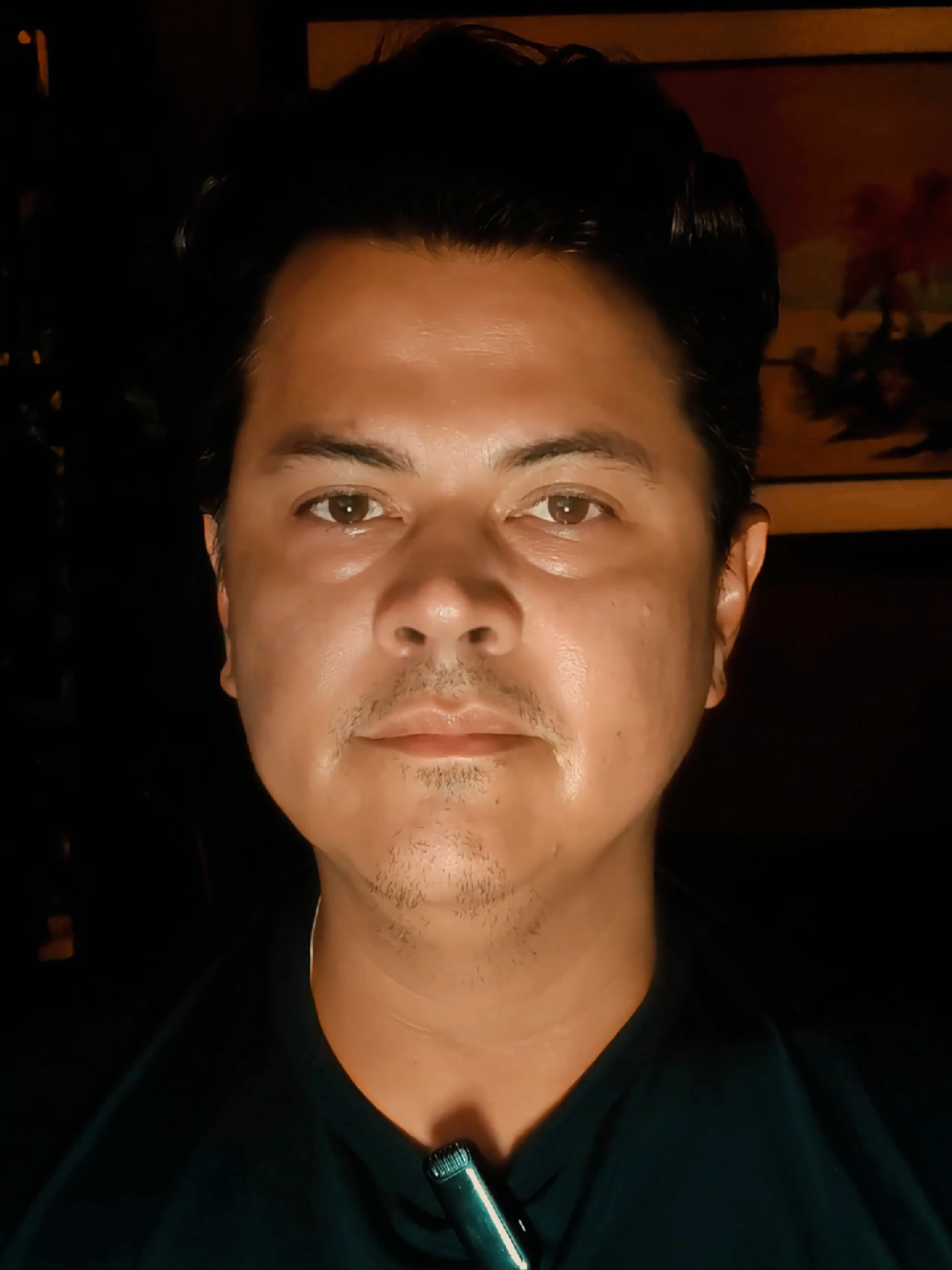 Chega de silenciar. A violência contra a mulher é um problema de todos — e exige atitude, respeito e consciência. Não basta só mudar leis: o que precisa mudar mesmo é a cabeça. Educar com empatia, recusar o machismo, acreditar nas vítimas e agir com dignidade. Se você também acredita nisso, compartilhe esse vídeo. Vamos juntos mudar de verdade. 💜✊ #Respeito #Empatia #FimDaViolência #DireitosHumanos 