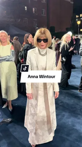 So close Anna Wintour #annawintour #OOTD #thepeoplegallery 
