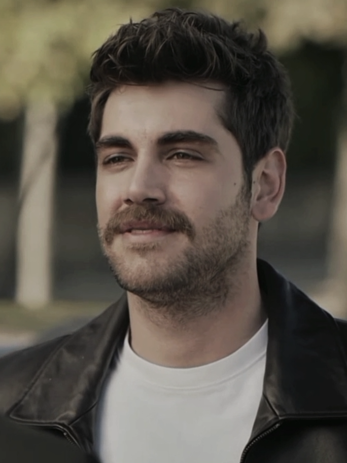 Komiser Efe🫡 #rüyagibi #emrebey #keşfet #cey1daedits #keşfeteçıkmaduası📿🧕 