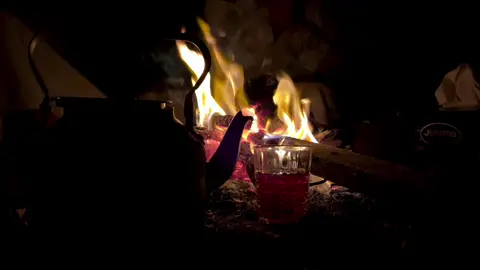 اكثر شعور يولم ان تجلس لوحدك وتتذكر الاشياء الجميلة التي اختفت من حياتك 🖤!